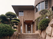 メインアプローチ